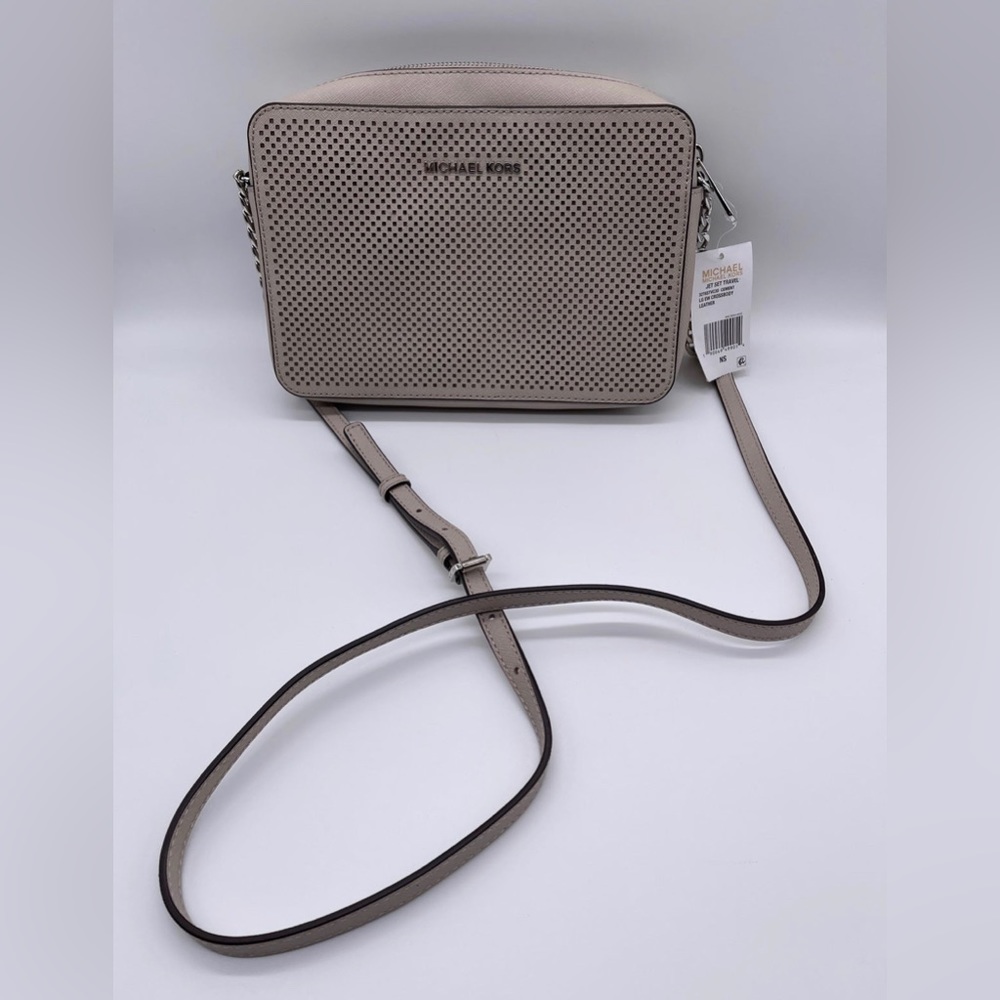 Brand new, beautiful Crossbody Michael Kors purse.